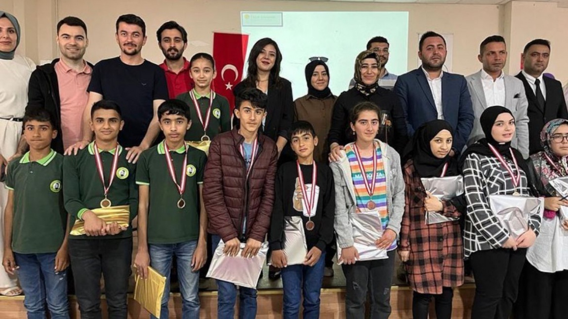 Akçakale İlçe Milli Eğitim Müdürlüğü Tarafından Hazırlanan “ Hayatım Matematik Projesi “ Kapsamında Düzenlenen Matematik Bilgi Yarışmasının Finalinde Okulumuz  BİRİNCİ oldu.